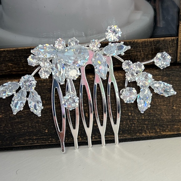 Crystal Bridal wedding hair clip. - Picture 7 of 9